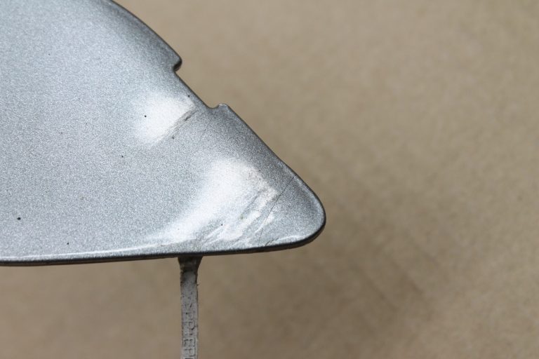 Opel Astra J Hečbeks aizmugurējā bampera stiprinājuma vāciņš Silver Lake GEV 13266588