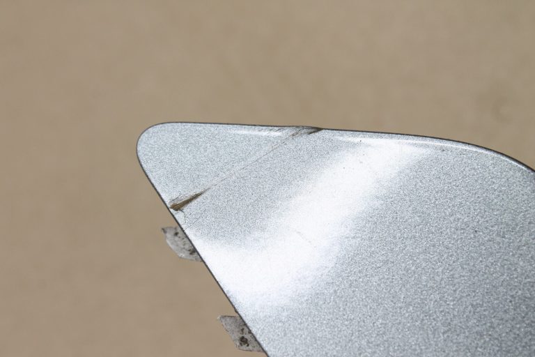 Opel Astra J Hečbeks aizmugurējā bampera stiprinājuma vāciņš Silver Lake GEV 13266588