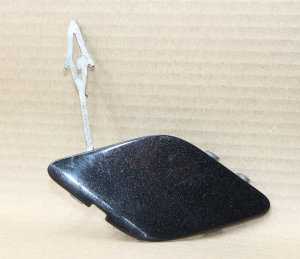 Opel Astra J Hečbeks aizmugurējā bampera stiprinājuma vāciņš Graphite Black 13266588