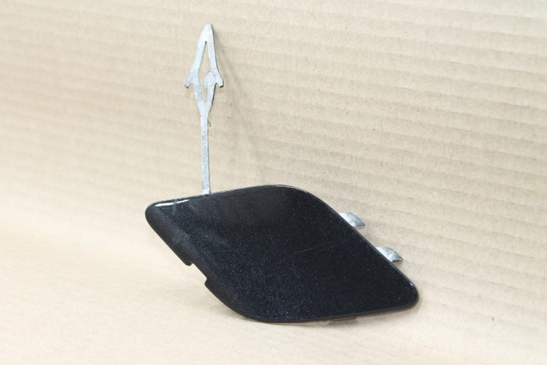 Opel Astra J Hečbeks aizmugurējā bampera stiprinājuma vāciņš Graphite Black 13266588