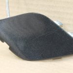 Opel Astra J Hečbeks aizmugurējā bampera stiprinājuma vāciņš Graphite Black 13266588