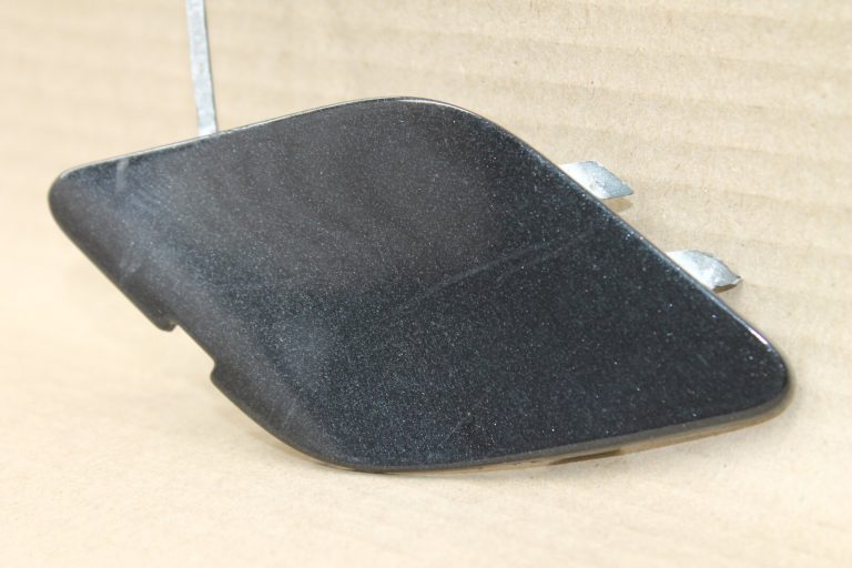 Opel Astra J Hečbeks aizmugurējā bampera stiprinājuma vāciņš Graphite Black 13266588
