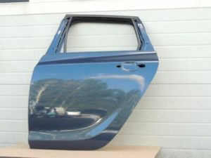 Opel Astra J Kombi aizmugurējo durvju kreisās puses krāsa Ocean Blue - 22A GEU