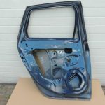 Opel Astra J Kombi aizmugurējo durvju kreisās puses krāsa Ocean Blue – 22A GEU