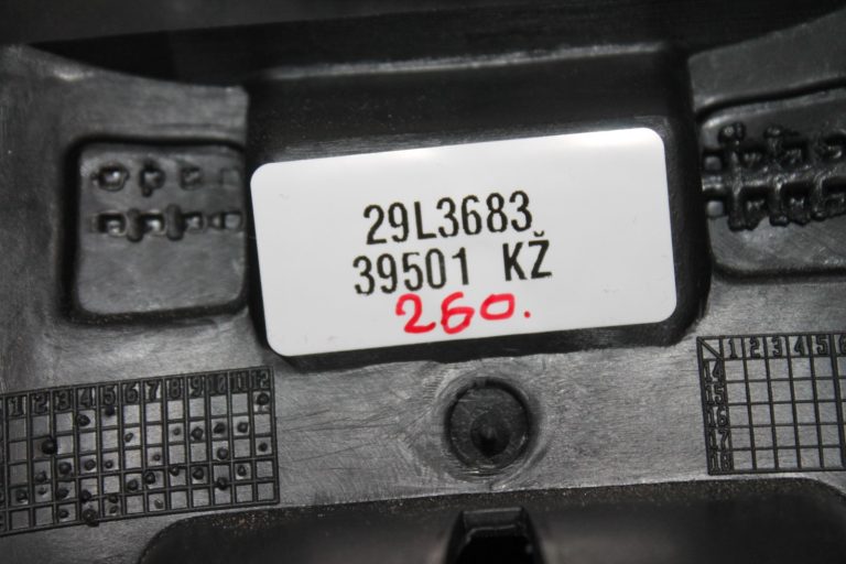 Oriģināls Alfa Romeo Giulietta 940 centrālās konsoles aizmugurējais pelnu trauka vāks