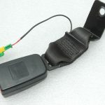 Oriģinālā Alfa Romeo Giulietta 940 aizmugurējās drošības jostas sprādzes centrālais elements 156090477