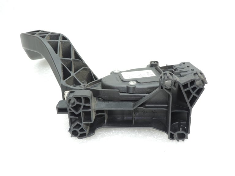 Oriģinālais Alfa Romeo Giulietta 940 2.0 JTD akseleratora pedālis 50521267 518346040