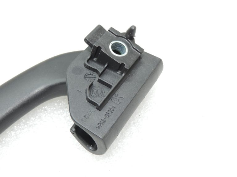Oriģināls AlfaRomeo Giulietta 940 aizmugurējais jumta rokturis pa labi melns 156093680