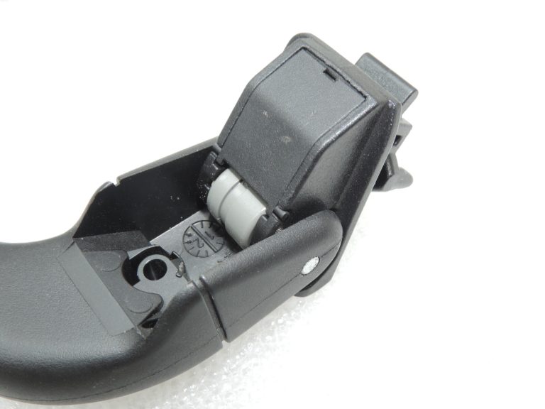 Oriģināls AlfaRomeo Giulietta 940 aizmugurējais jumta rokturis pa labi melns 156093680