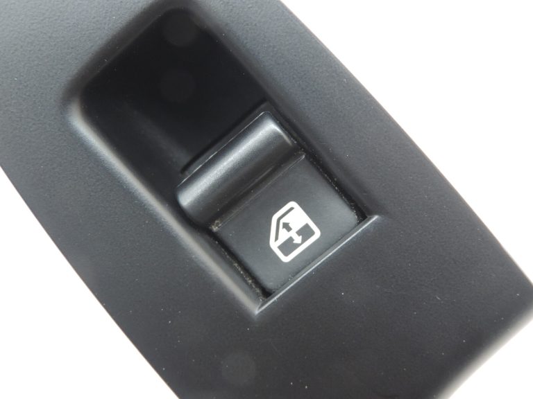 Oriģināls Alfa Romeo Giulietta 940 Logu regulatora slēdzis aizmugurējā labajā pusē 156150332