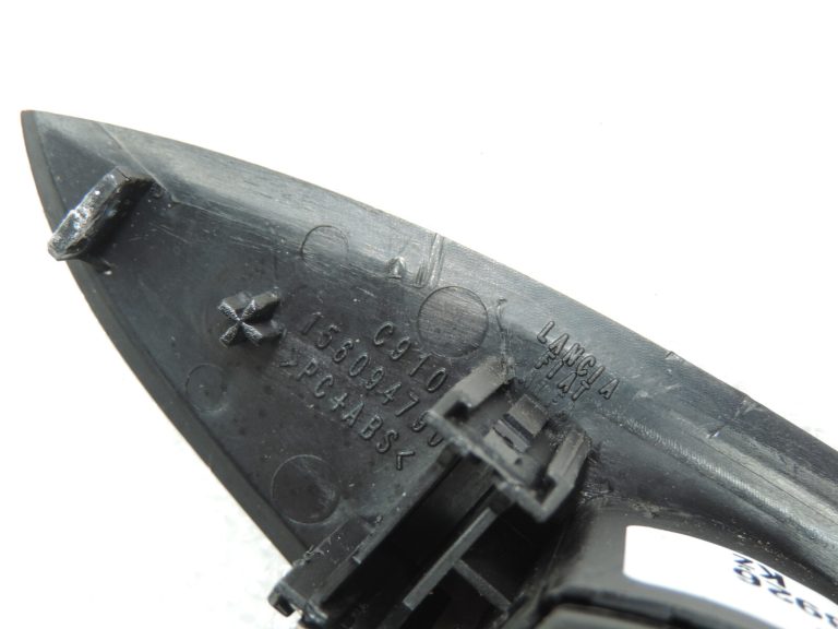 Oriģināls Alfa Romeo Giulietta 940 Logu regulatora slēdzis aizmugurējā labajā pusē 156150332