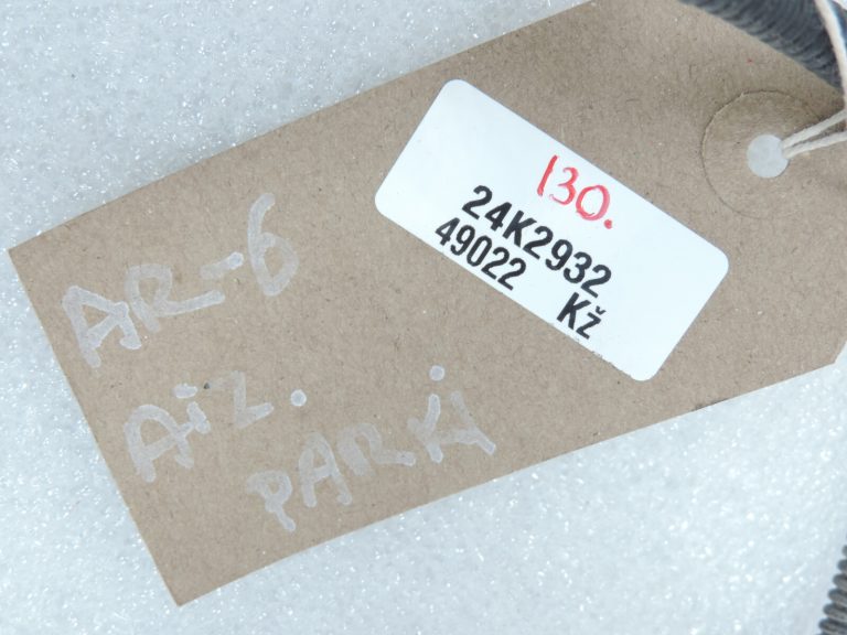 Oriģināla Alfa Romeo Giulietta 940 aizmugurējā bampera stāvvietas sensoru instalācija