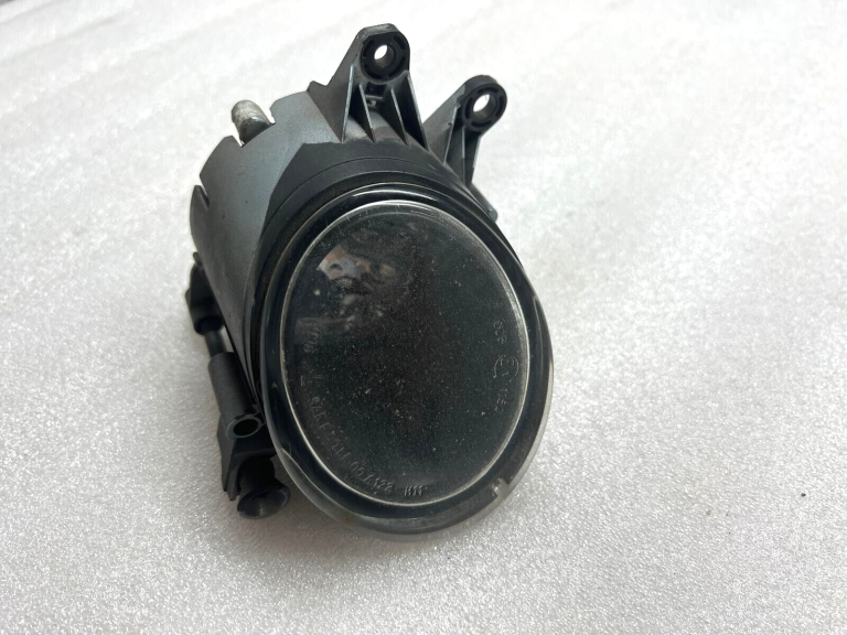 Audi A4 Kreisais miglas lukturis 8e0941700