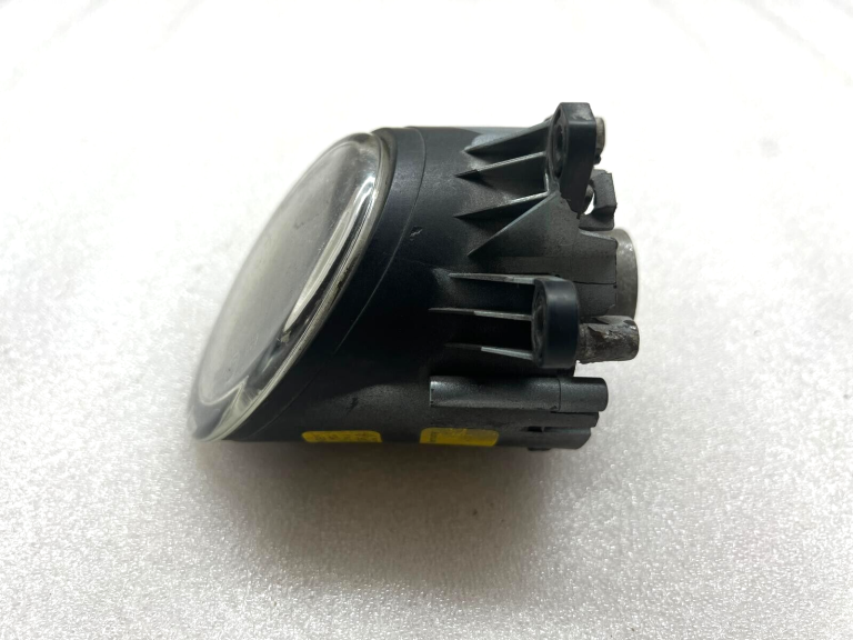 Audi A4 Kreisais miglas lukturis 8e0941700