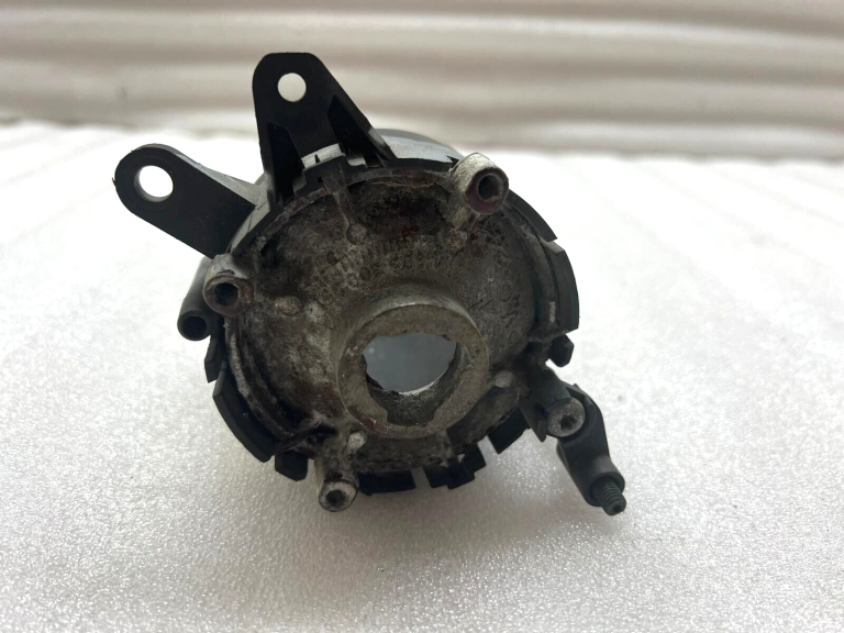 Audi A4 Kreisais miglas lukturis 8e0941700