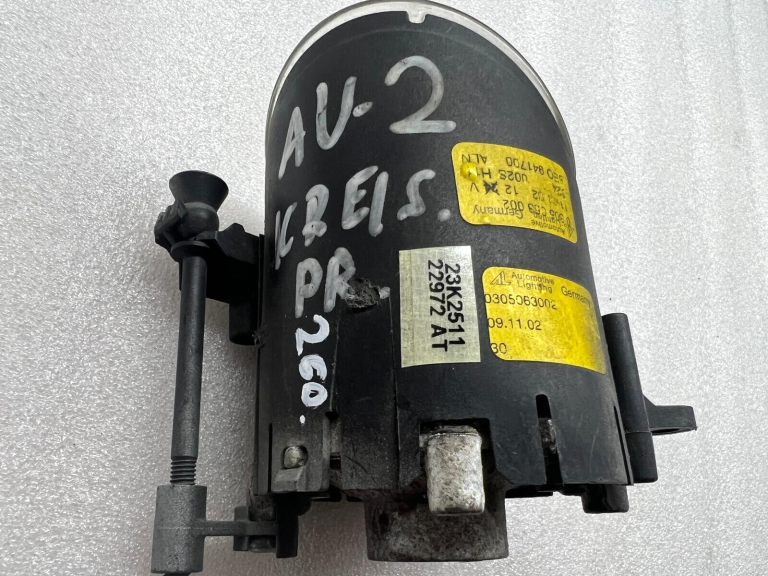 Audi A4 Kreisais miglas lukturis 8e0941700