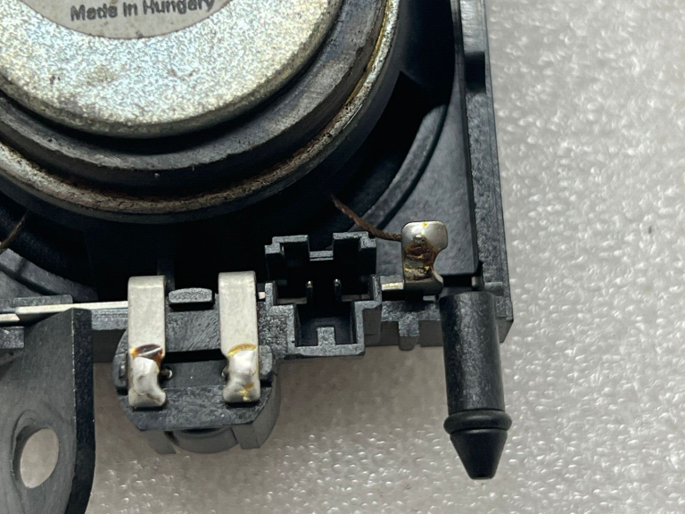 Audi A4 priekšējais centrālais paneļa skaļrunis 8e0035411c