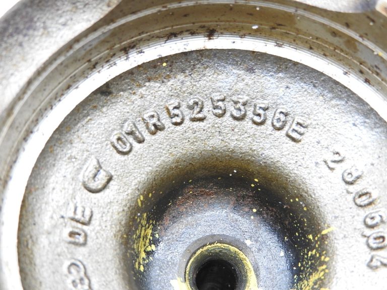 Audi atloka vārpsta aizmugurējās ass diferenciālim FGL 01R525356E