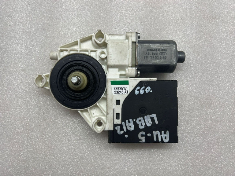 Audi A3 logu regulatora motora durvju vadības bloks aizmugurējais labais 8p4959802D 8P4839462B