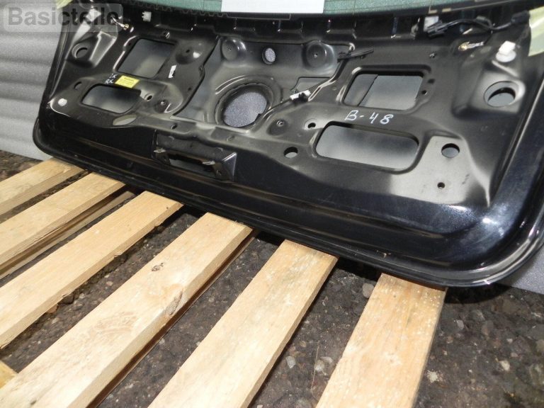 BMW 1. sērijas E81 E87 aizmugurējā durvīm 475 Melns safīra metālika safīra melns