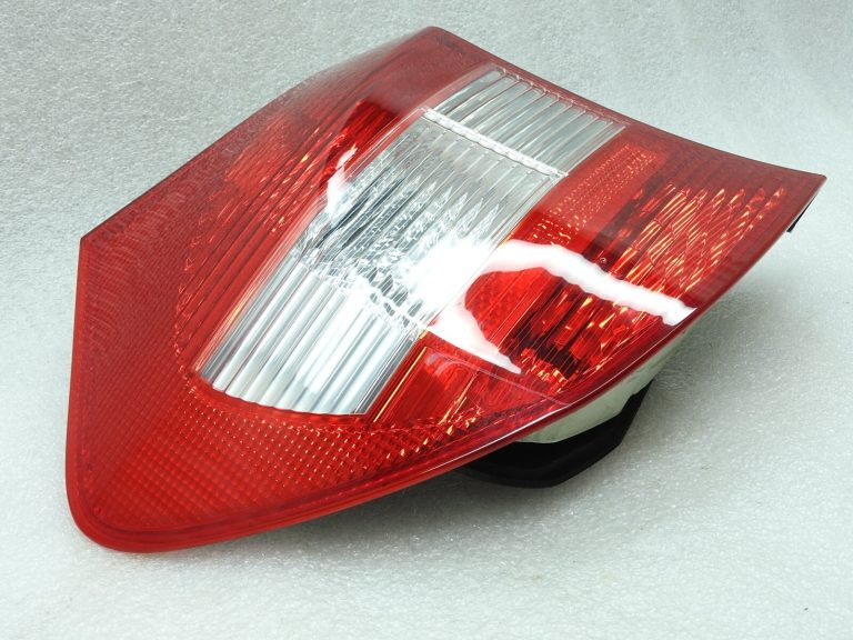 Oriģinālais BMW 1. sērijas E87 aizmugurējais kreisais lukturis pirms faceliftēšanas 63216924501
