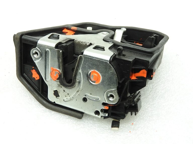 Oriģinālā aizmugurējo kreiso durvju slēdzene BMW F20 F30 F31 F31 F34 F10 F11 E60 E61