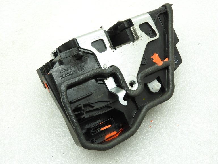 Oriģinālā aizmugurējo kreiso durvju slēdzene BMW F20 F30 F31 F31 F34 F10 F11 E60 E61