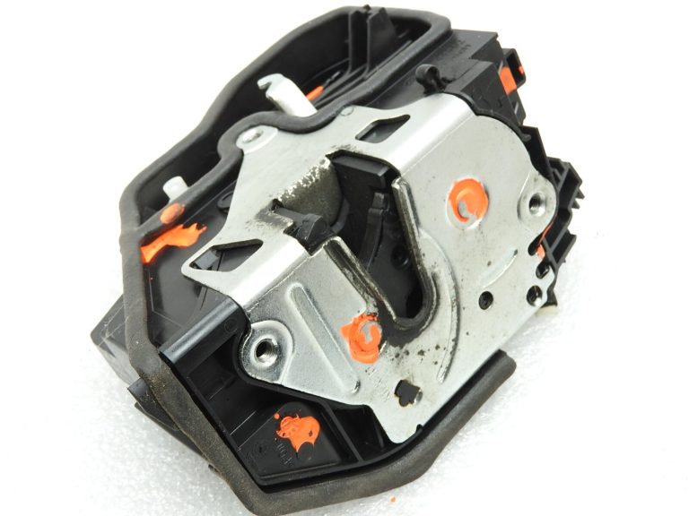 Oriģinālā aizmugurējo kreiso durvju slēdzene BMW F20 F30 F31 F31 F34 F10 F11 E60 E61