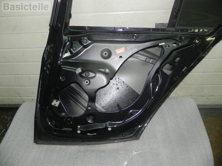 BMW 1. sērijas F20 aizmugurējās labās durvis BLACK SAPPHIRE METALLIC Krāsa 475 Aizmugurējās labās durvis