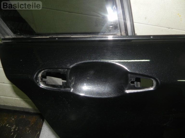 BMW 1. sērijas F20 aizmugurējās labās durvis BLACK SAPPHIRE METALLIC Krāsa 475 Aizmugurējās labās durvis