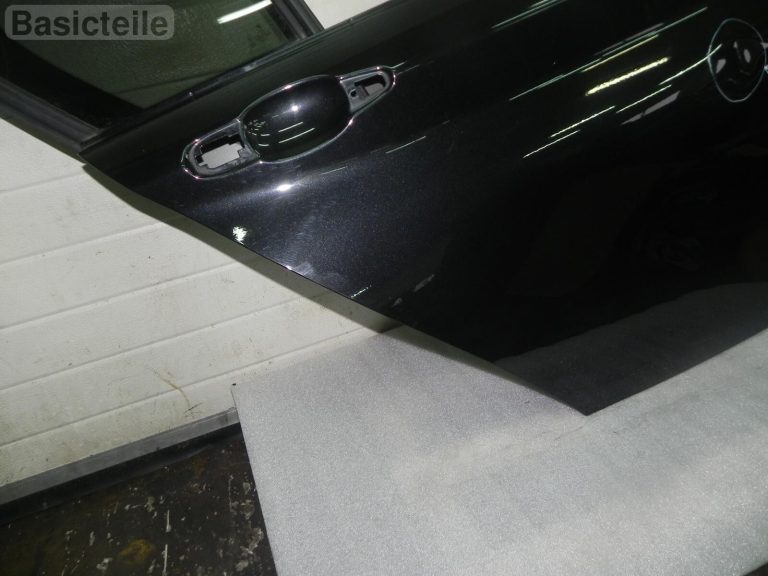 BMW 1. sērijas F20 aizmugurējās labās durvis BLACK SAPPHIRE METALLIC Krāsa 475 Aizmugurējās labās durvis