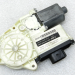 BMW X3 E83 Logu regulatora motors aizmugurējā labajā pusē 67626925966 6925966 Oriģināls