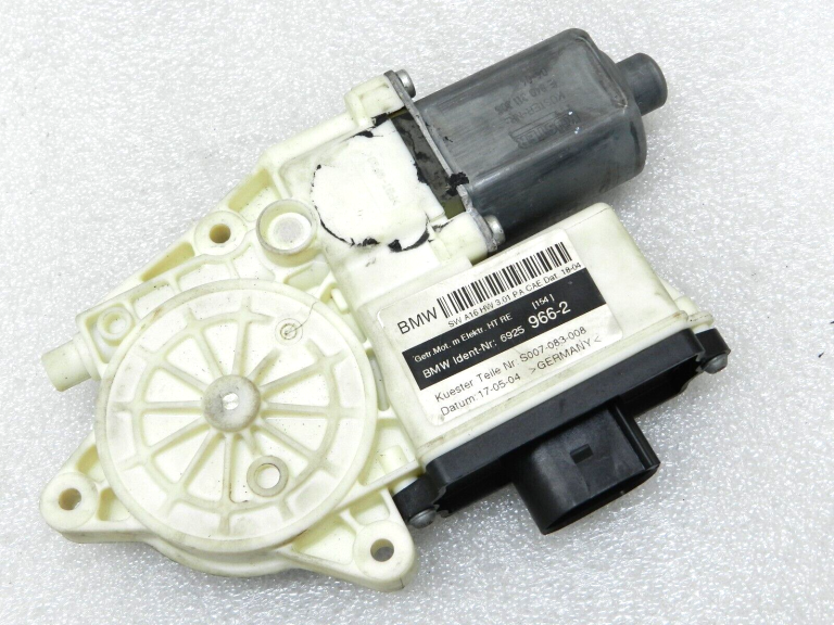 BMW X3 E83 Logu regulatora motors aizmugurējā labajā pusē 67626925966 6925966 Oriģināls
