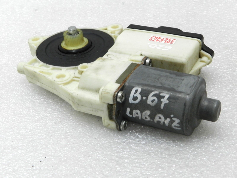BMW X3 E83 Logu regulatora motors aizmugurējā labajā pusē 67626925966 6925966 Oriģināls