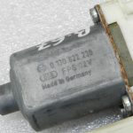 BMW X3 E83 Logu regulatora motors aizmugurējā labajā pusē 67626925966 6925966 Oriģināls