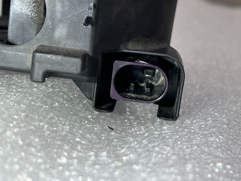 Oriģinālais BMW Valeo alternatora aizsargvāciņš 12318510916