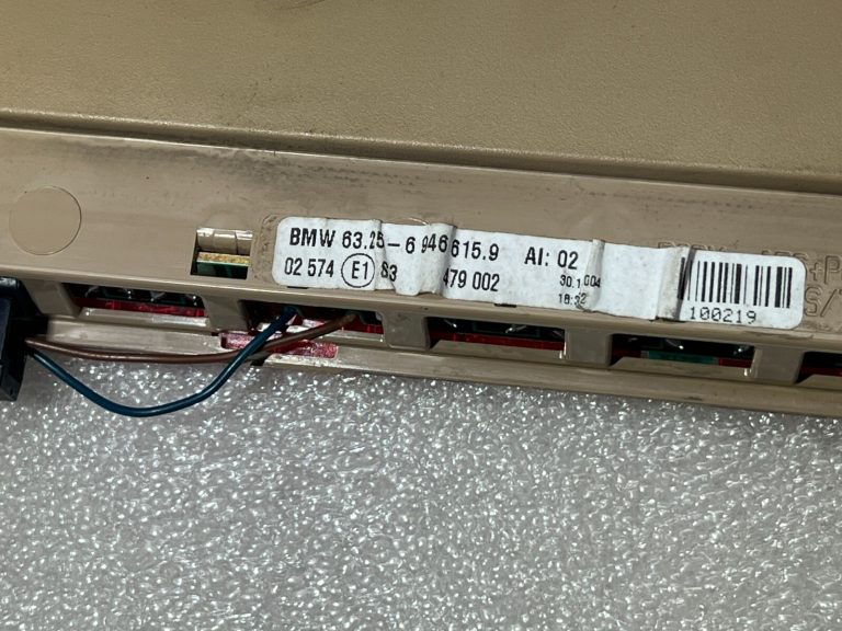 BMW E90 salona aizmugurējais bremžu lukturis 63256946615