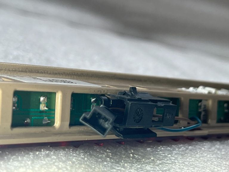 BMW E90 salona aizmugurējais bremžu lukturis 63256946615