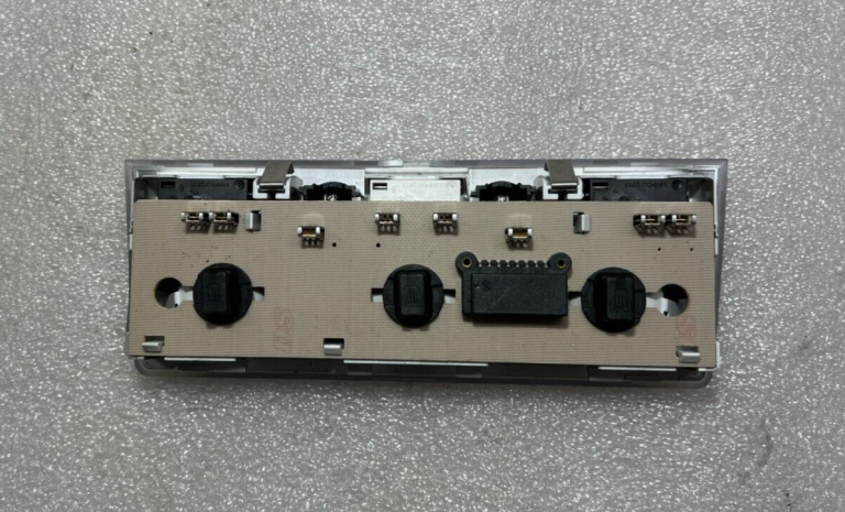 BMW E60 salona apgaismojums priekšējais lasīšanas lukturis 63316962058