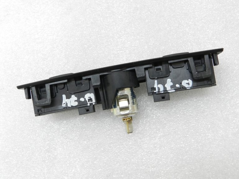 BMW X3 F15 Oriģinālais sēdekļu apsildes slēdža spraudnis kreisajā pusē 61319384806, 61319384805