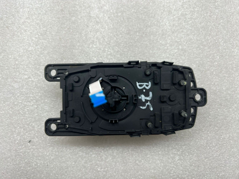 BMW F15 F15 F16 F30 F31 F31 F39 F45 F48 F80 F82 F20 F21 F35 F86 F26 F85 F12 F13 Slēdži