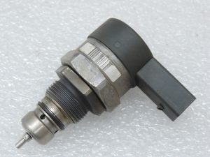 Oriģinālais BMW / MINI N57 N47 B47 Iesmidzināšanas sliedes spiediena regulators BOSCH 13537801992