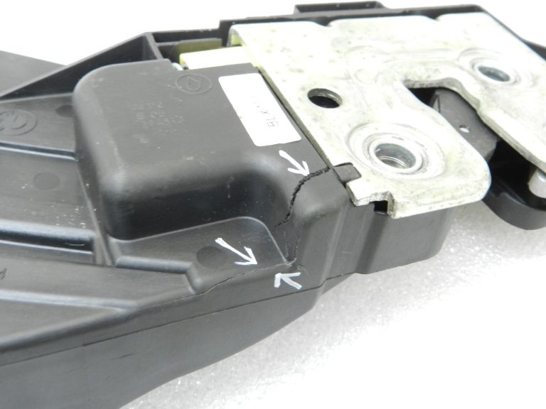 BMW X5 F15 Original aizmugurējo sēdekļu slēdzene labajā pusē 52207319566, 7319566
