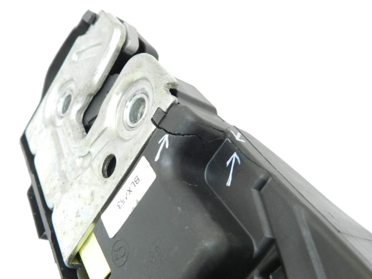 BMW X5 F15 Original aizmugurējo sēdekļu slēdzene labajā pusē 52207319566, 7319566