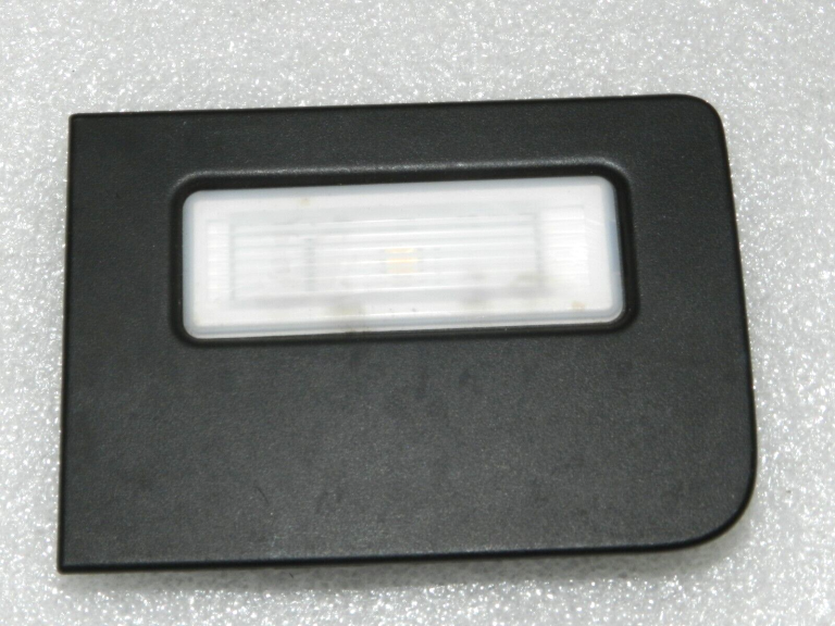 BMW X5 F15 F15 Oriģinālais aizmugurējās gaismas vāks labajā pusē 51497327828, 63317941911