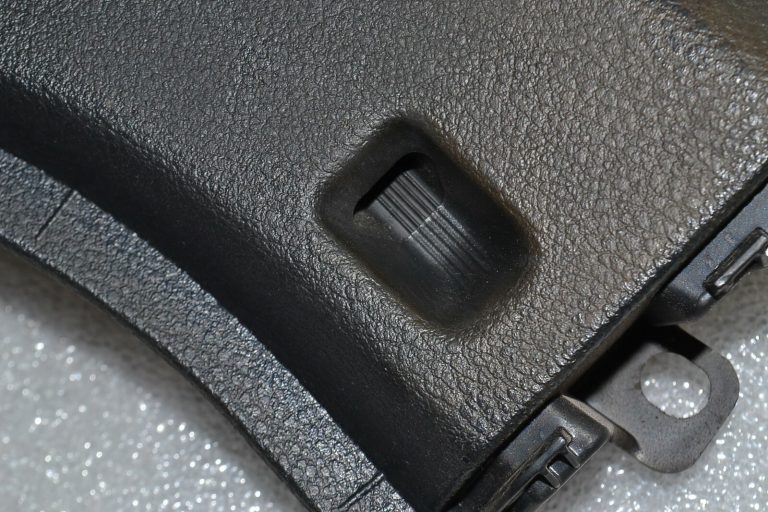 BMW X3 F25 LCI Oriģinālais D-svārstieņa kreisās puses apšuvums 51497243783 7243783