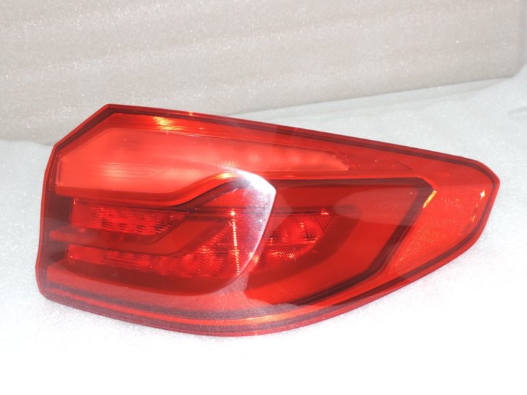 Oriģinālais BMW 5. sērijas G30 pirms LCI aizmugurējais labās puses lukturis SMALL💔DEFECT 7376464