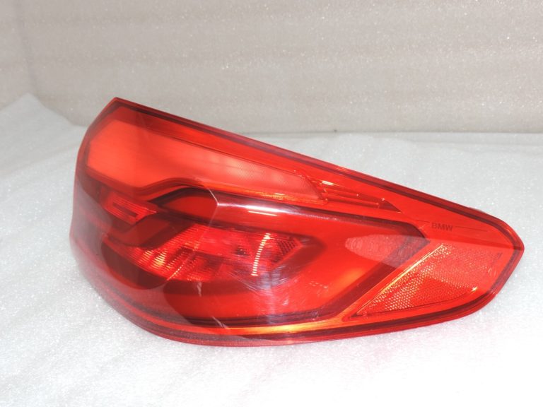 Oriģinālais BMW 5. sērijas G30 pirms LCI aizmugurējais labās puses lukturis SMALL💔DEFECT 7376464