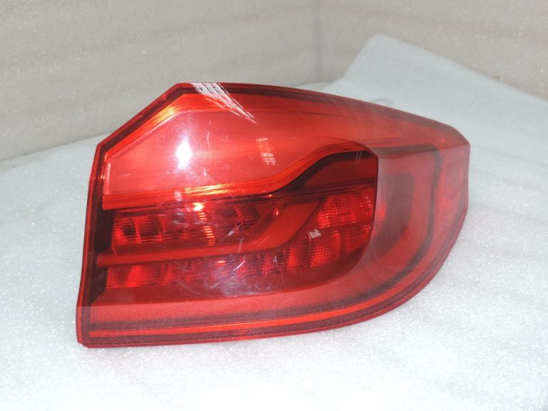 Oriģinālais BMW 5. sērijas G30 pirms LCI aizmugurējais labās puses lukturis SMALL💔DEFECT 7376464