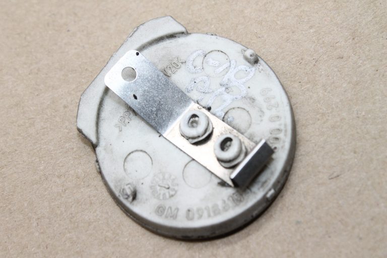Opel Vectra C Aizmugurējā bampera vilkšanas vāciņš sudraba krāsā 93173890 9186153 2227250